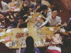 韦神食堂吃饭引围观，多人轮番拍照成热门话题